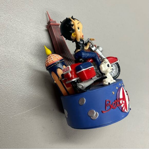 Betty Boop Pudgie Motorcycle Chopper Musical Figurine Skyline On The Road Again - Picture 4 of 8